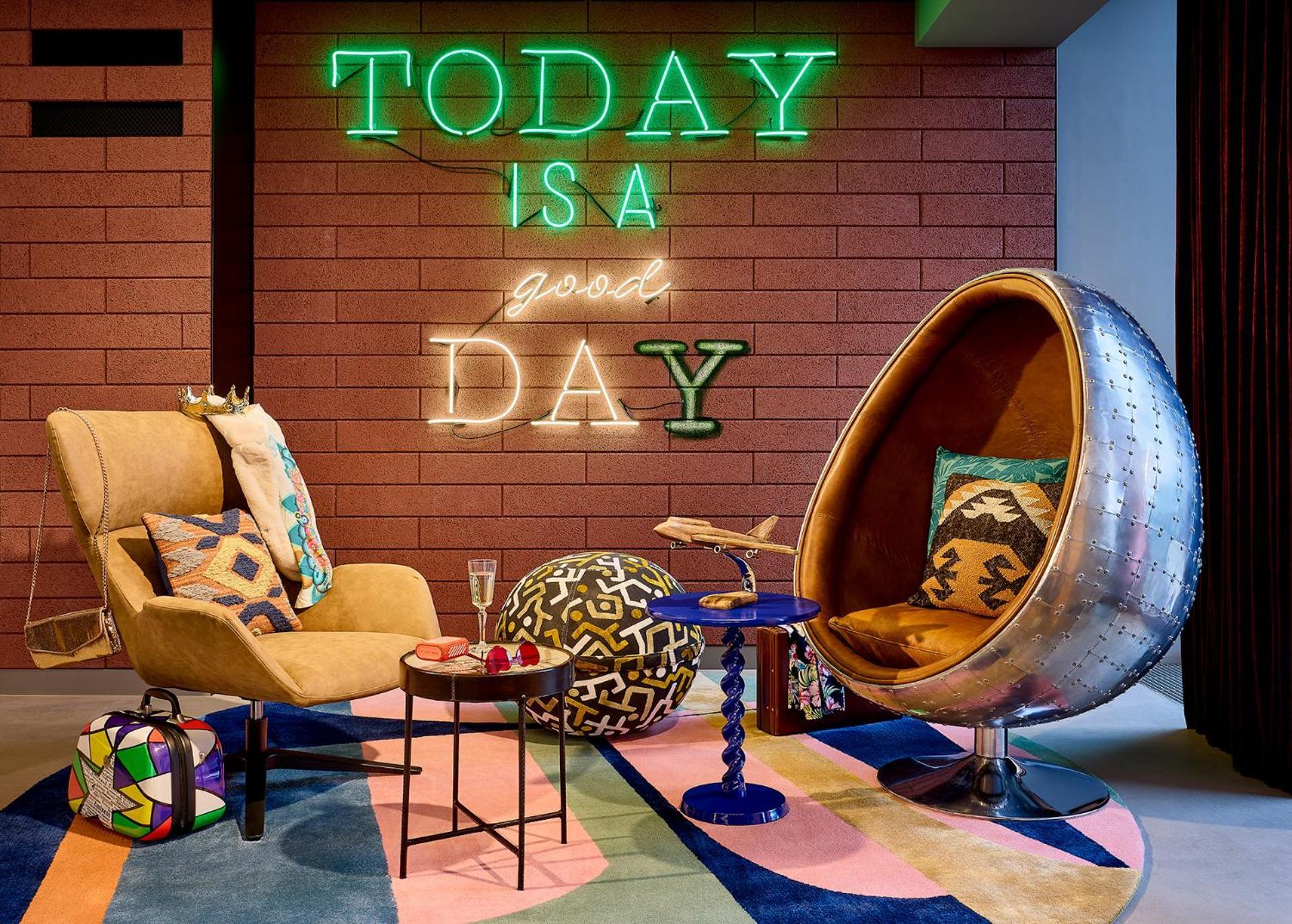 Moxy Luxembourg Airport Hotel Niederanven Exterior photo