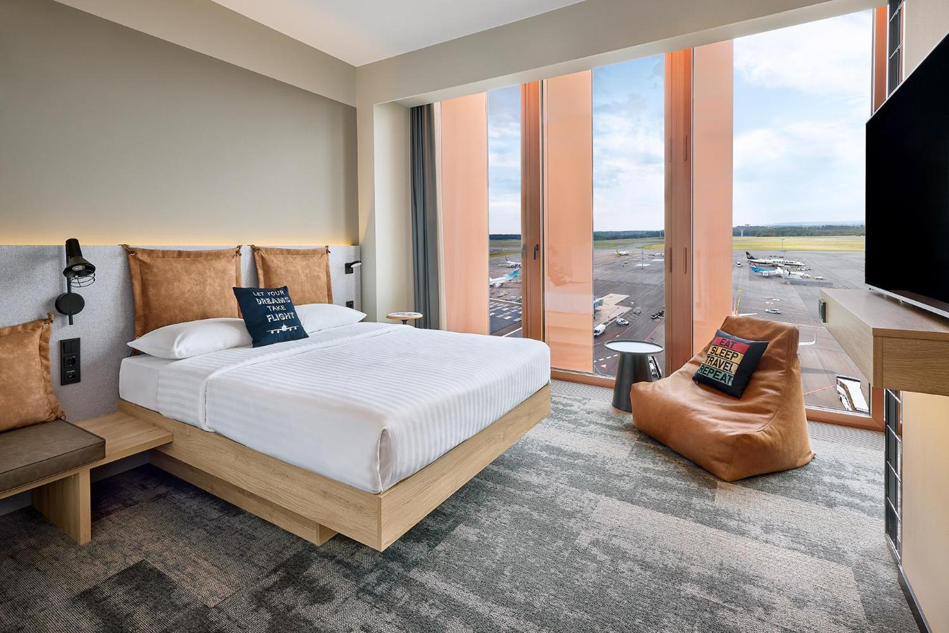 Moxy Luxembourg Airport Hotel Niederanven Exterior photo