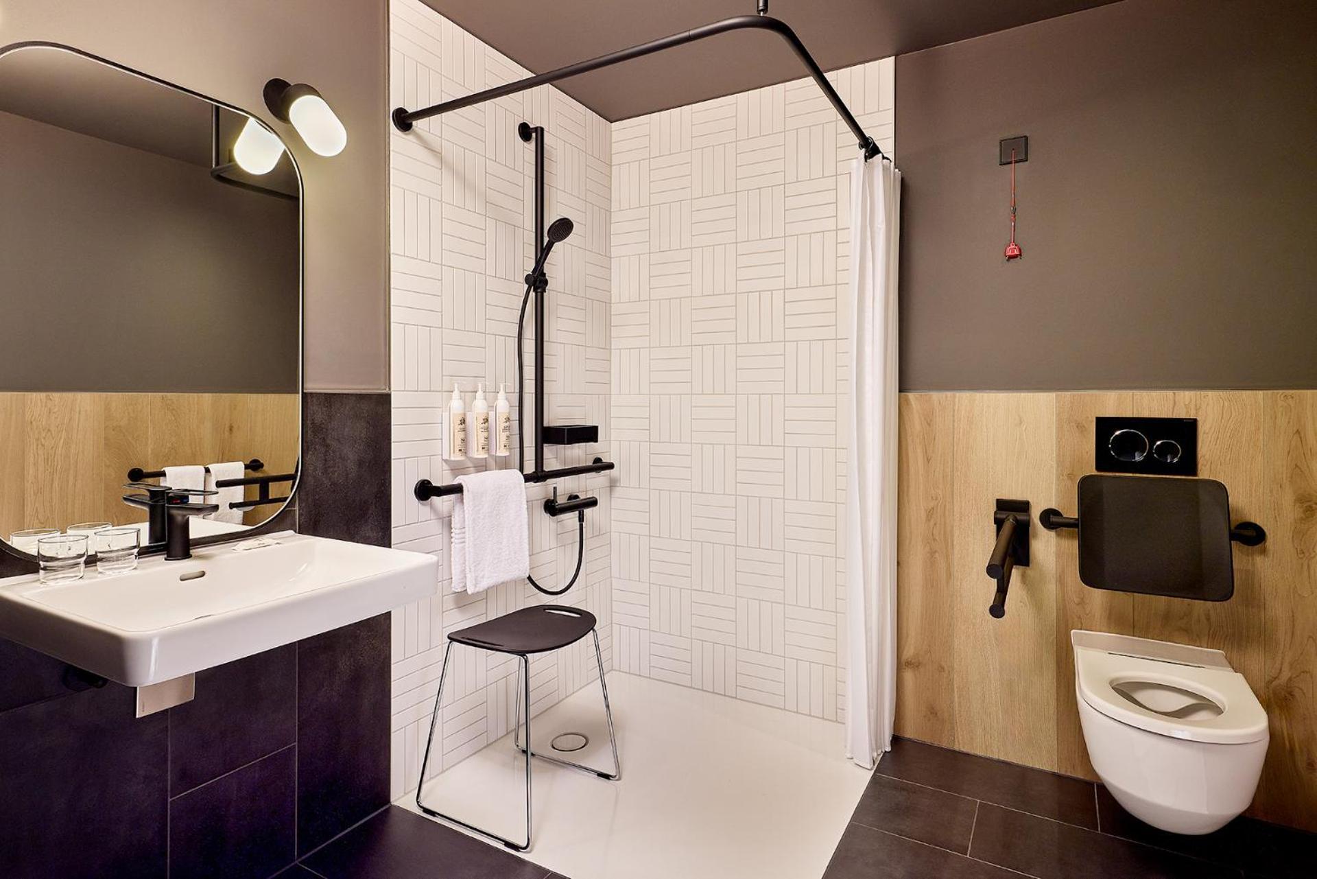 Moxy Luxembourg Airport Hotel Niederanven Exterior photo