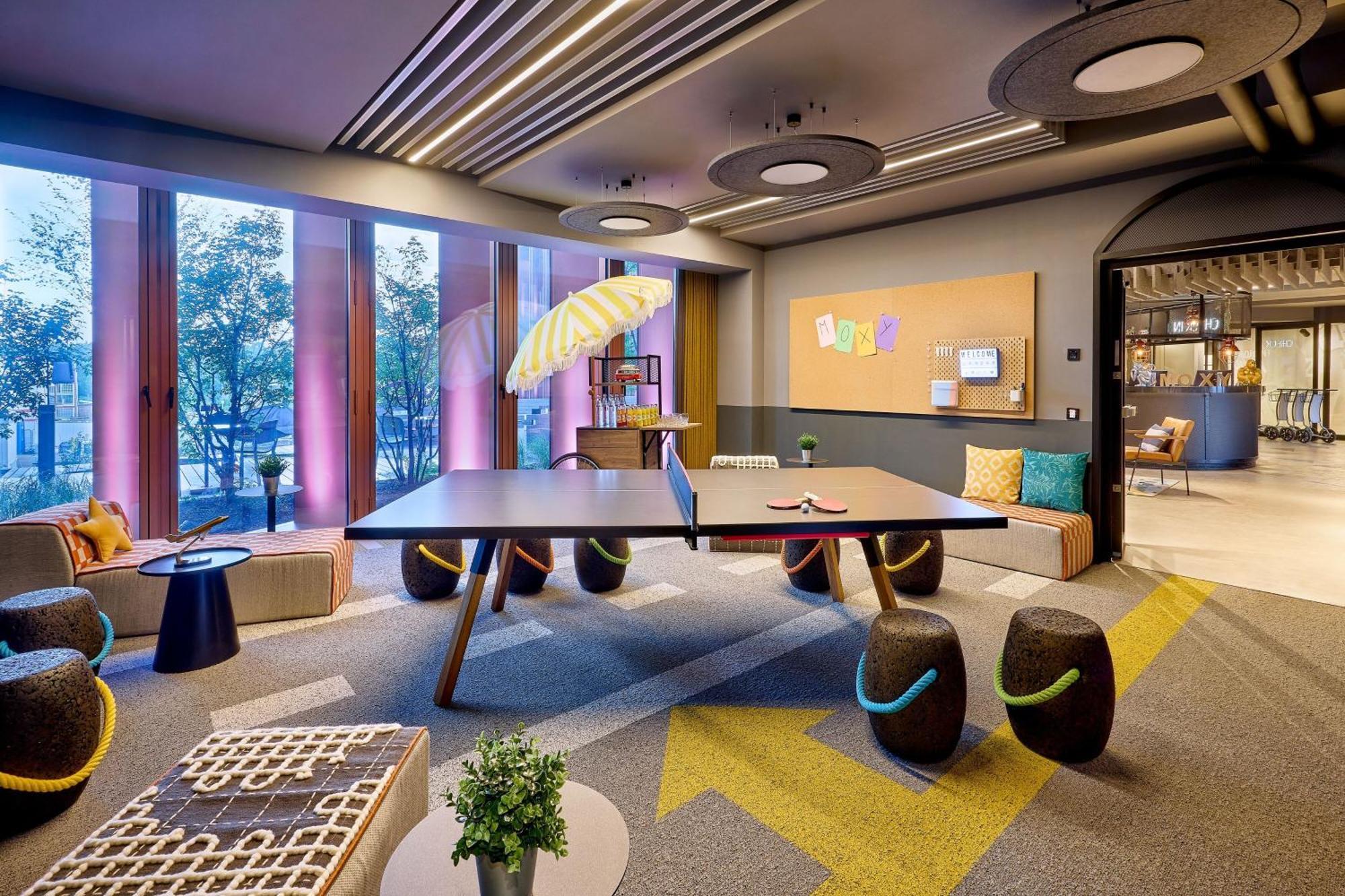 Moxy Luxembourg Airport Hotel Niederanven Exterior photo